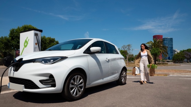 Berapa Harga 1 Kwh Mobil Listrik di SPKLU? Cek Panduan Lengkap Biayanya