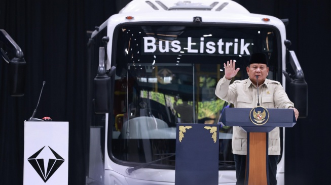 Prabowo Targetkan Produksi Massal Mobil Sedan Listrik Buatan Indonesia pada 2028