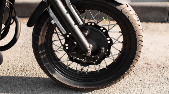 Penyebab Ban Motor Retak Samping, Ketahui Risiko dan Cara Mencegahnya