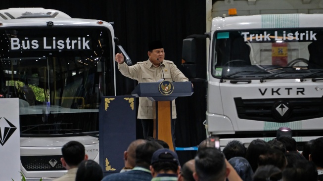 Percepat Elektrifikasi Otomotif Nasional, Prabowo Diapresiasi Pekerja Pabrik