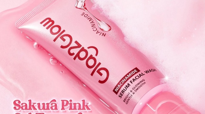 Glad2Glow Niacinamide Bright Cleanser (Shopee)
