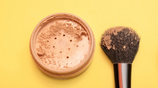 Bedak Tabur Dulu atau Cushion Dulu? Ini Panduan untuk Makeup Flawless
