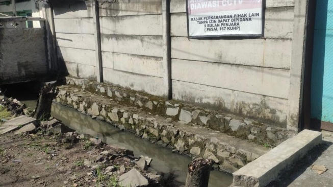 Situasi di dekat pabrik yang dituduhkan terjadi pencemaran [Ist]