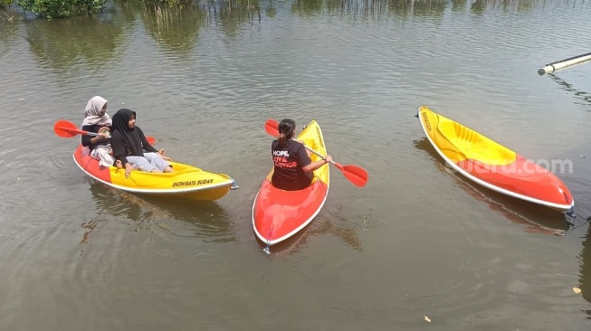 Wisata Kano di Ekowisata Mangrove di Lombok Timur, Nusa Tenggara Barat. (Suara.com/Dwi Bowo Raharjo)