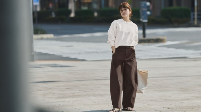 Tren Fashion 2026: Siluet Longgar Jadi Andalan, Ini Cara Bikin Outfit Simpel Terlihat Statement