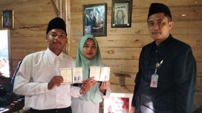 Bukan Emas atau Berlian, Pemuda di Rembang Pinang Kekasih dengan Mahar Bibit Pohon Mangga!