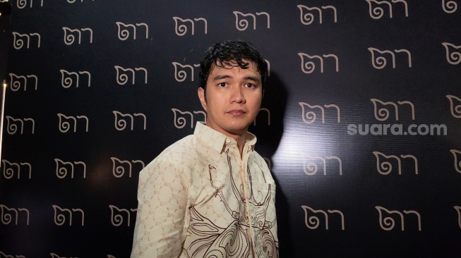 Aldi Taher Sujud Syukur Bakal Terbang ke New York Fashion Week, Siap Pamer Batik Lokal