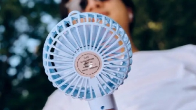 5 Kipas Tangan Portable Cas Tahan Lama: Dijamin Adem Seharian, Anti Gerah DImana pun