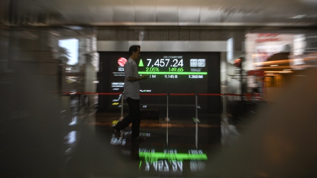 Lolos dari Tekanan Global, IHSG Melenggang ke Zona Hijau di Sesi I