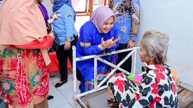 Wakil Gubernur Sulawesi Selatan, Fatmawati Rusdi, meninjau pelayanan di Unit Pelayanan Teknis (UPT) Pusat Pelayanan Sosial Lanjut Usia (PPSLU) Mappakasunggu, Kota Parepare, Minggu, 12 April 2026 [SuaraSulsel.id/Humas Pemprov Sulsel]