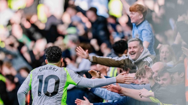 Update Klasemen Liga Inggris usai Manchester City lumat Chelsea 3-0. Kemenangan telak ini buat Arsenal yang kalah dari Bournemouth makin tertekan di puncak. [Dok. IG Manchester City]