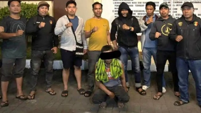 Gelap Mata Demi 'Deposit' Judol: Pria di Makassar Bacok Istri dan Leher Sepupu hingga Tewas!
