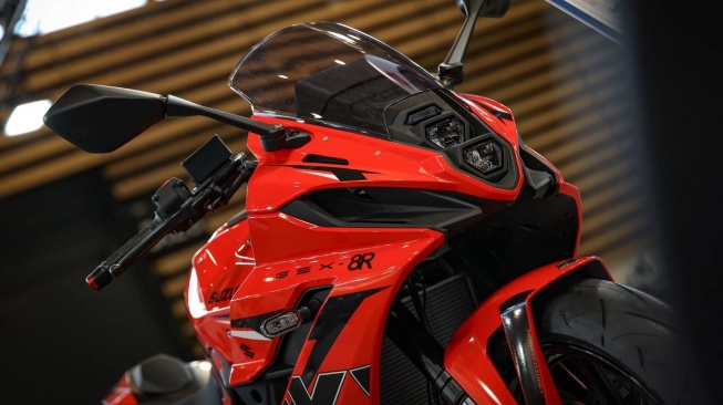 Suzuki GSX-8R Anniversary Edition resmi hadir dengan skema warna merah dan oranye khas Hayabusa. (Foto: Ist)