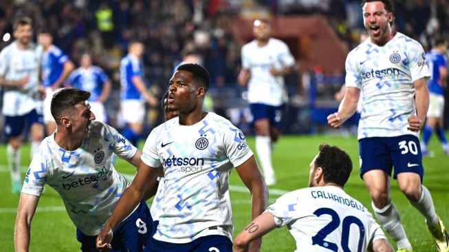 Inter Milan Menang Dramatis 4-3 atas Como, Kian Dekat ke Scudetto