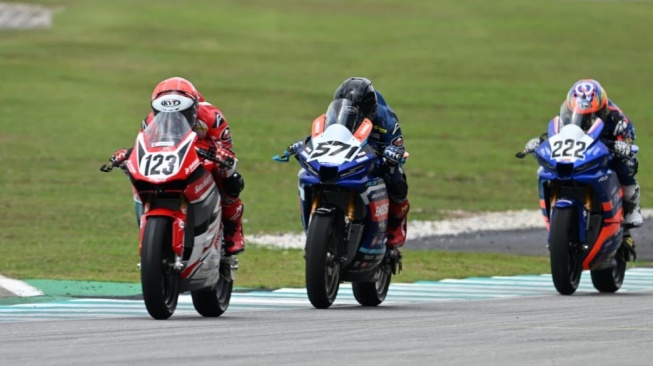 Start Sempurna, Pembalap Indonesia Kibarkan Merah Putih di Sirkuit Sepang ARRC 2026