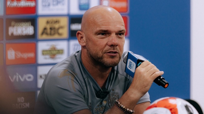 Kecewa Kalah dari Persib Bandung, Johnny Jansen: Bali United Seharusnya Menang