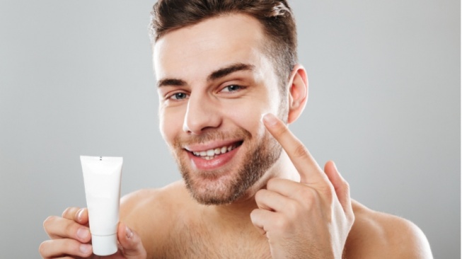 7 Sunscreen untuk Pria Terbaik Anti Whitecast, Wajah Natural Tanpa Belang