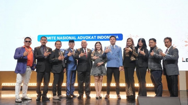 Pablo Benua dan Rey Utami bersama para anggota KNAI menggelar acara halal bihalal di Jakarta. [Instagram]