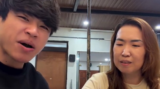 Steven Wongso bersama ibu, Indah Suryani. [Instagram]