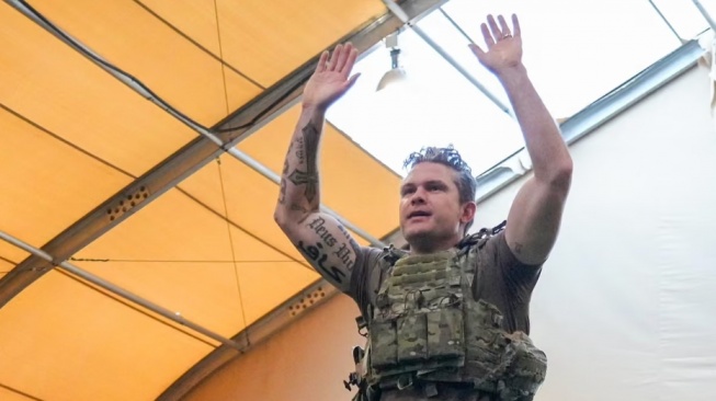 Profil Pete Hegseth: Menteri Perang AS yang 'Membenci' Islam, Punya Tato Kafir