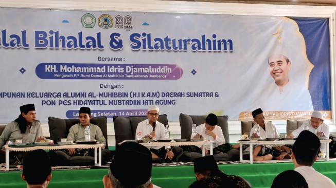 Ketua Umum HIKAM Pusat, KH. Nur Hadi atau Mbah Bolong menegaskan bahwa Halal Bihalal adalah sarana memperkuat silaturahim sekaligus memantau perkembangan alumni di berbagai daerah  (Dok: Pengurus Pusat HIKAM Bid. Penguatan Jejaring Dakwah)