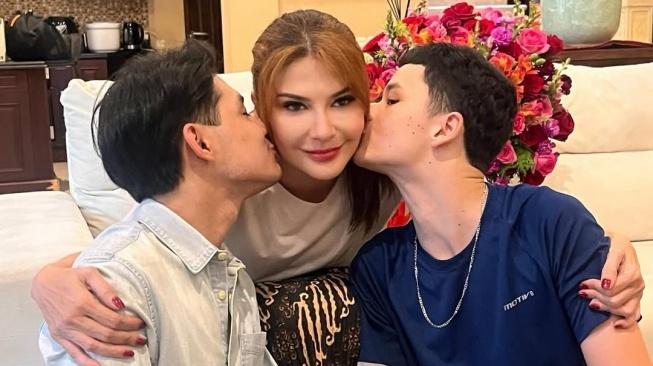 Sempat Disebut 'Tamu Asing' di Nikahan Anak, Tamara Bleszynski: Ada Persepsi Keliru yang Ditafsirkan