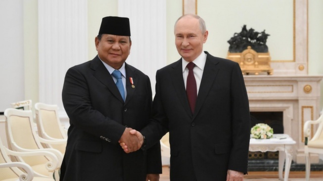 Prabowo Temui Vladimir Putin saat Menhan Teken Kesepakatan Menteri Perang AS
