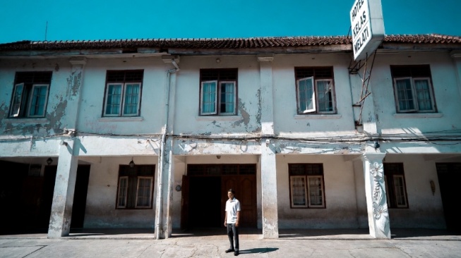 Minggu Siang di Hotel Kelas Melati