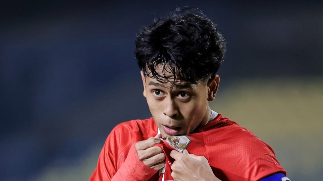 Pesepak bola Timnas Indonesia Putu Ekayana Yoga berselebrasi usai mencetak gol ke gawang Timor Leste pada pertandingan penyisihan grup A ASEAN U-17 Boys Championship atau AFF U-17 di Stadion Gelora Joko Samudro, Gresik, Jawa Timur, Senin (13/4/2026). [ANTARA FOTO/Rizal Hanafi/sgd]