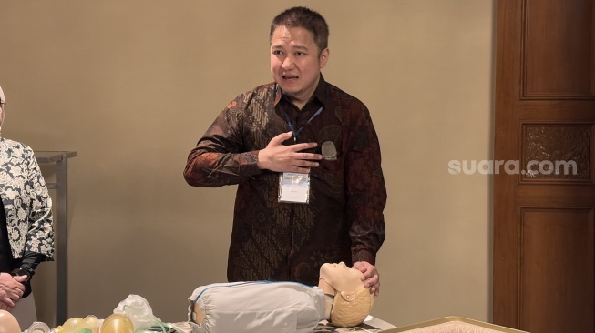 Ketua Unit Kerja Koordinasi (UKK) Emergensi dan Terapi Intensif Anak (ETIA) IDAI, dr. Yogi Prawira. (Suara.com/Dinda)