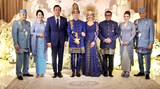 Menteri Ekonomi Kreatif Ikut Kena Imbas Gara-Gara Pernikahan Teuku Rassya