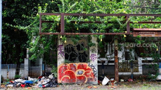 Kondisi Stasiun Mampang di Jakarta, Rabu (15/4/2026). [Suara.com/Alfian Winanto]
