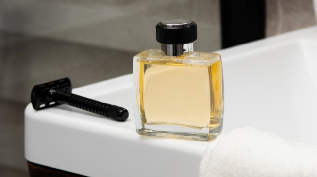 5 Parfum Pria yang Tahan Lama dan Meninggalkan Jejak, Awet Dipakai Banyak Aktivitas
