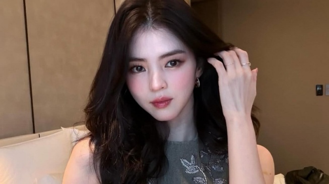 Street Style Goals, Intip 4 Ide Daily Outfit ala Han So Hee yang Edgy Abis!