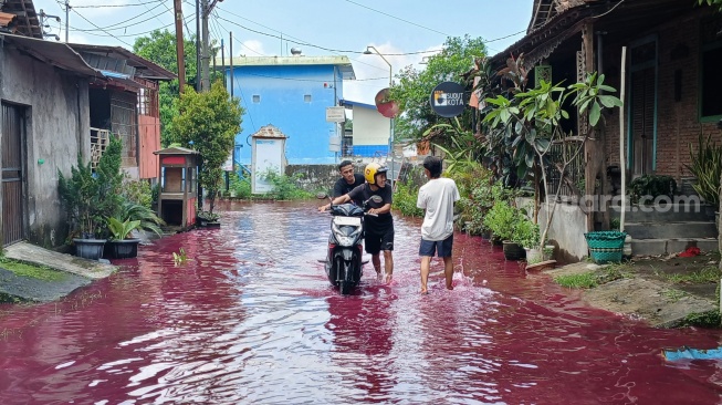 Genangan di kawasan RW 6 Kelurahan Joyotakan Kota Solo. (Suara.com/Ari Welianto)