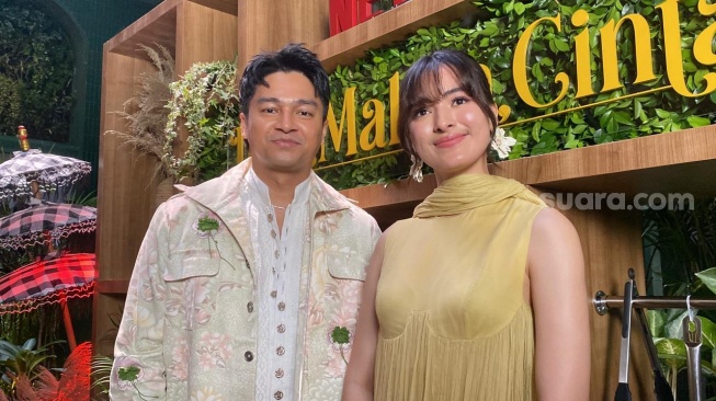 Mawar de Jongh dan Deva Mahenra dalam jumpa pers series Luka, Makan, Cinta di kawasan Menteng, Jakarta Pusat pada Rabu, 15 April 2026. [Suara.com/Tiara Rosana]