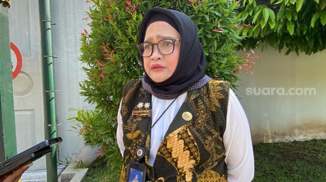 Sekda DIY, Ni Made Dwipanti Indrayanti menyampaikan kebijakan WFH di Yogyakarta, Rabu (15/4/2026). [Suara.com/Putu]