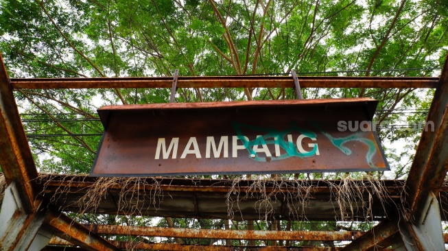 Kondisi Stasiun Mampang di Jakarta, Rabu (15/4/2026). [Suara.com/Alfian Winanto]