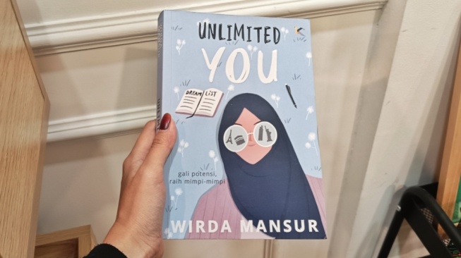 Menembus Batas Diri Sendiri: Membaca Unlimited You Karya Wirda Mansur