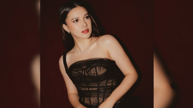 Totalitas di Film Songko, Annette Edoarda Tenggak Minuman Cap Tikus