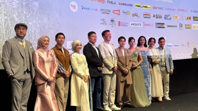 Konferensi pers film Kupilih Jalur Langit yang digelar di kawasan Kuningan, Jakarta Selatan pada Rabu, 15 April 2026 [Suara.com/Tiara Rosana].