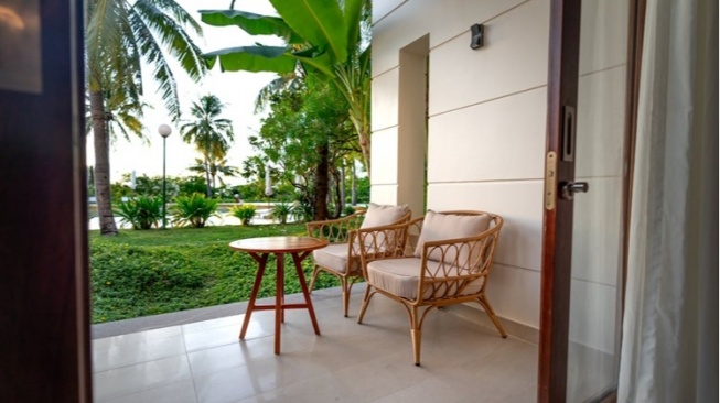 Menemukan Jeda di Teras Rumah: Saat Kenyamanan Ternyata Berada Begitu Dekat