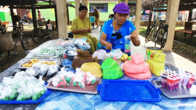 Bukan Sekadar April Mop, Harga Plastik Melejit hingga 50 Persen: Sanggupkah UMKM Kita Bertahan?