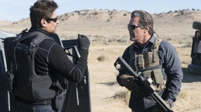 Film Sicario: Day of the Soldado yang dibintangi Benicio Del Toro dan Josh Brolin akan tayang pada Kamis (16/4/2026) malam ini pukul 21.00 WIB di Trans TV. [Instagram]