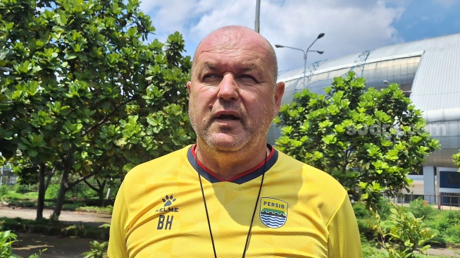 Pelatih Persib Heran dengan Dewa United: Skuad Mewah Posisi Papan Tengah