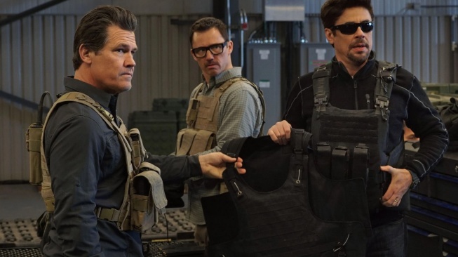 Film Sicario: Day of the Soldado yang dibintangi Benicio Del Toro dan Josh Brolin akan tayang pada Kamis (16/4/2026) malam ini pukul 21.00 WIB di Trans TV. [Instagram]