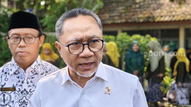 Harga Plastik Melejit, Zulhas Dorong Transisi ke Kemasan Ramah Lingkungan