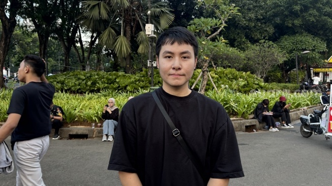 Pengacara HAM Julio Castor Achmadi di aksi Kamisan, Kamis (16/4/2026). (Suara.com/Dinda Pramesti K)