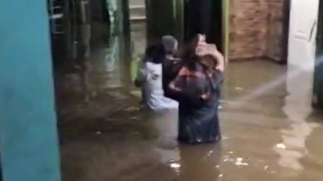 Banjir Setinggi 1 Meter Lebih Rendam Kebon Pala Jaktim Pagi Ini
