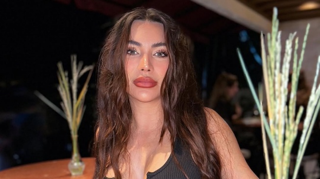 Yulia Baltschun bimbang antara bertahan atau harus berpisah dari Scot Humphreys, setelah sang suami mengaku dua kali selingkuh. [Instagram]